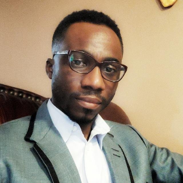 Portrait de Mr AKA, Directeur Général et Co-Fondateur de KRAAK